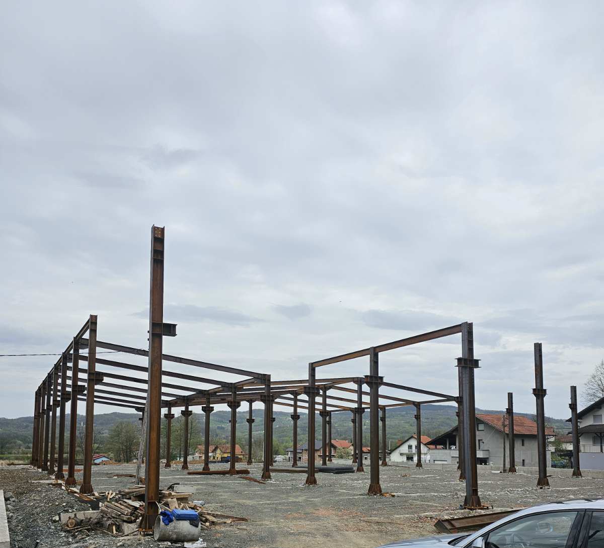 Scantonatura e lavorazione di profili metallici presso MZ Carpenterie